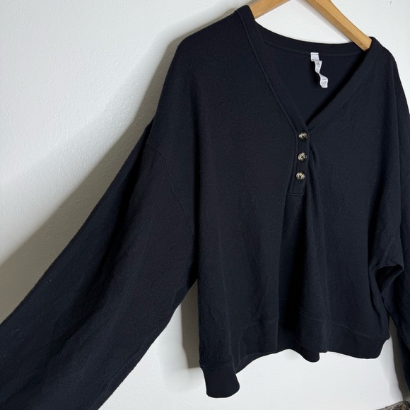 ALO YOGA Alolux Soho Cropped Henley Top Sz L Black V-Neck - Picture 5 of 7